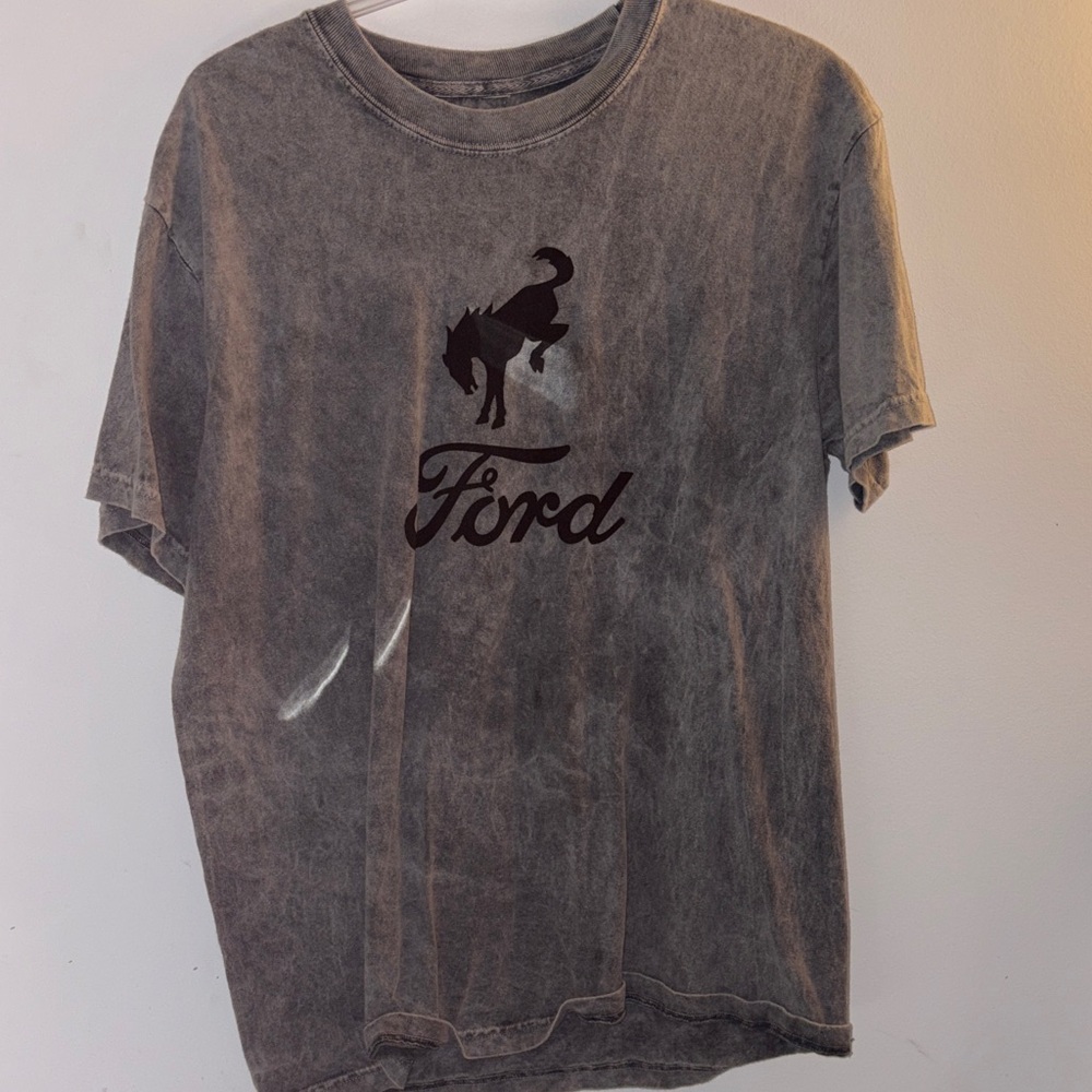 Ford Short-Sleeve Graphic Tee in Washed Gray with Black Print